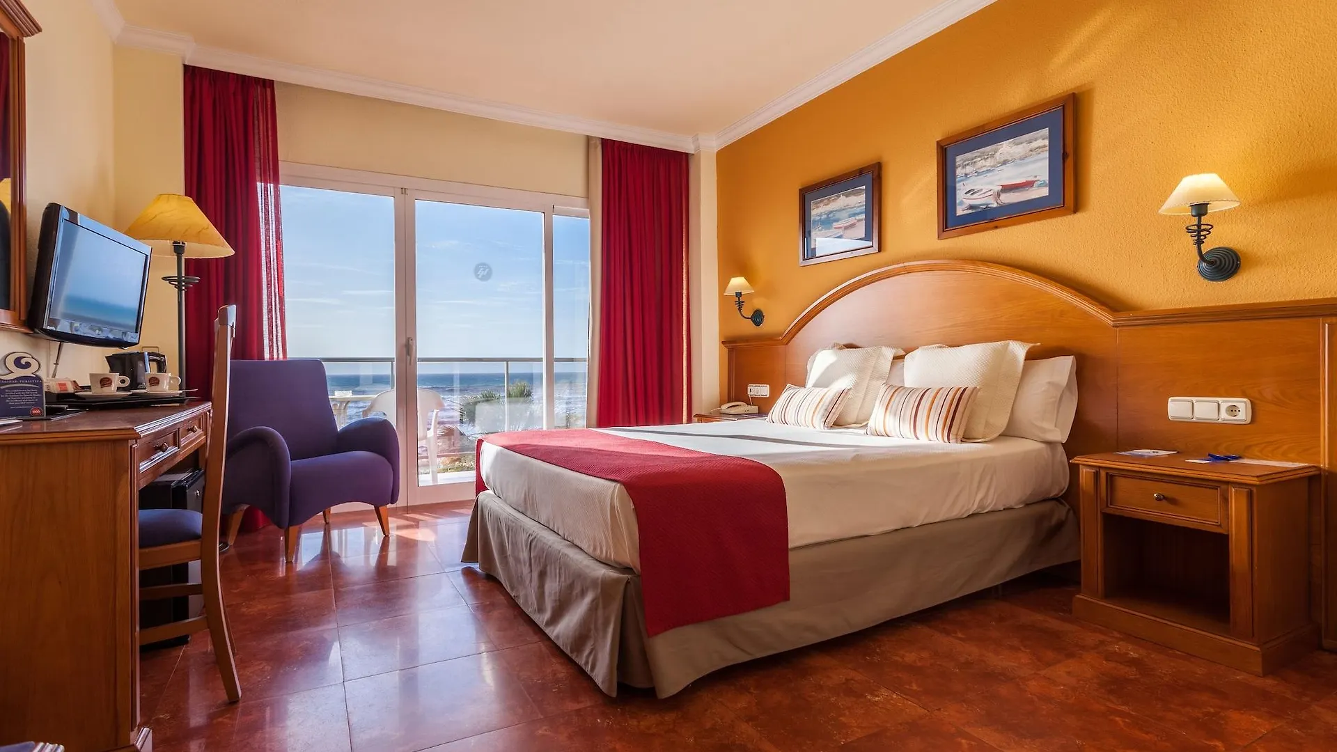 Hotel Isabel Torremolinos 4*,